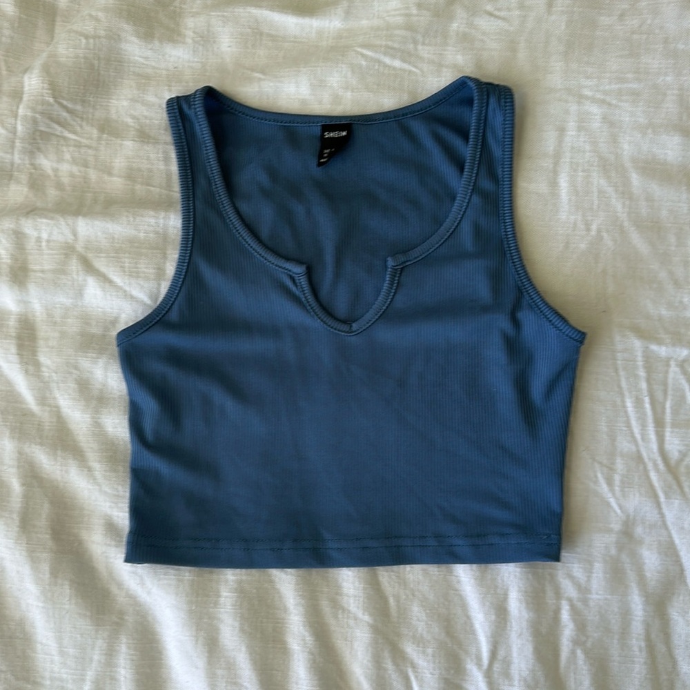 Cropped blue tank top